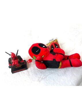 Lot 2 Deadpool Talking Bust Statue Figurine & NWT Plush Phunny Kidrobot  Wade